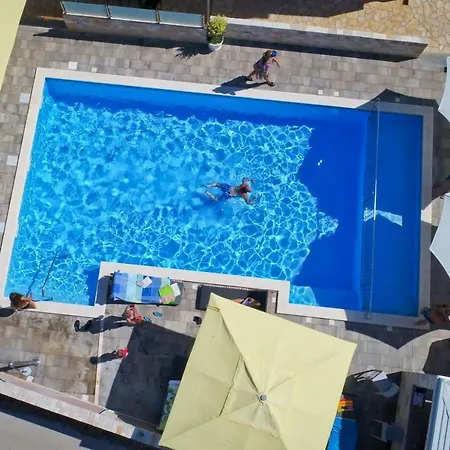 Julijana Apartman *